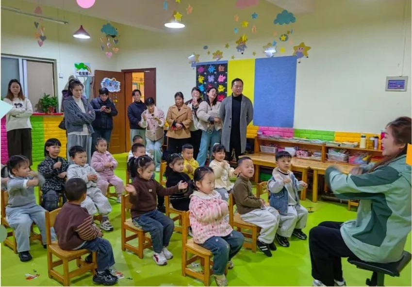 一禾龍源湖幼兒園10月末教學成果展示及家長會活動